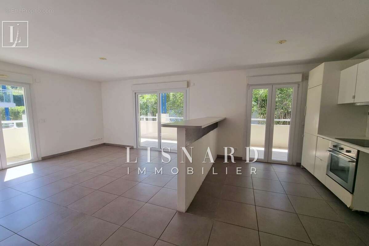 Appartement à VALLAURIS