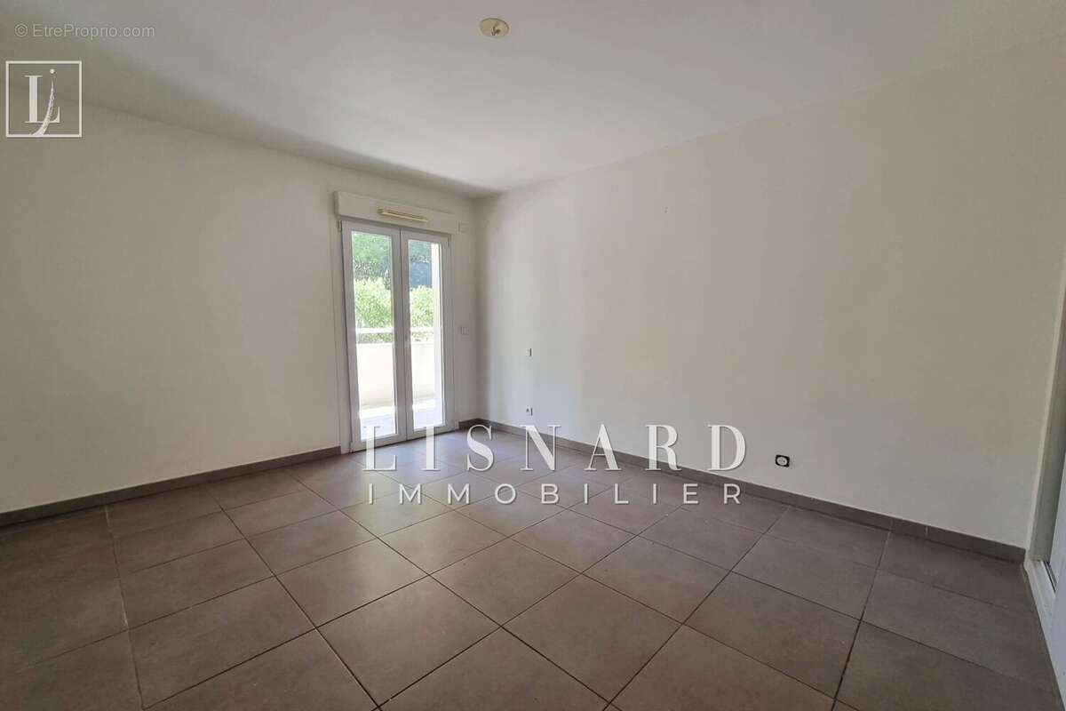 Appartement à VALLAURIS