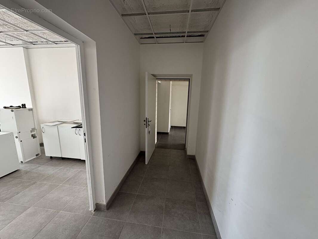 Commerce à PLOUMOGUER