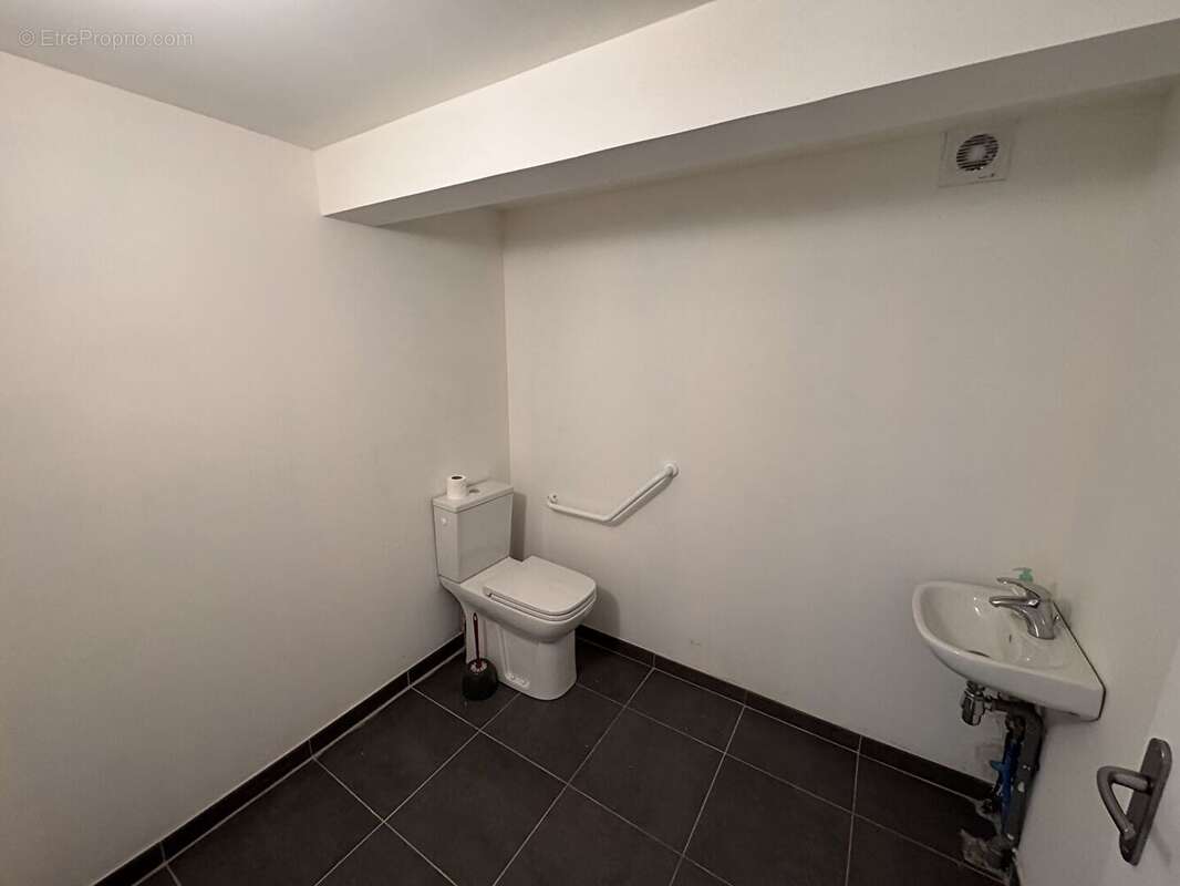 Commerce à PLOUMOGUER