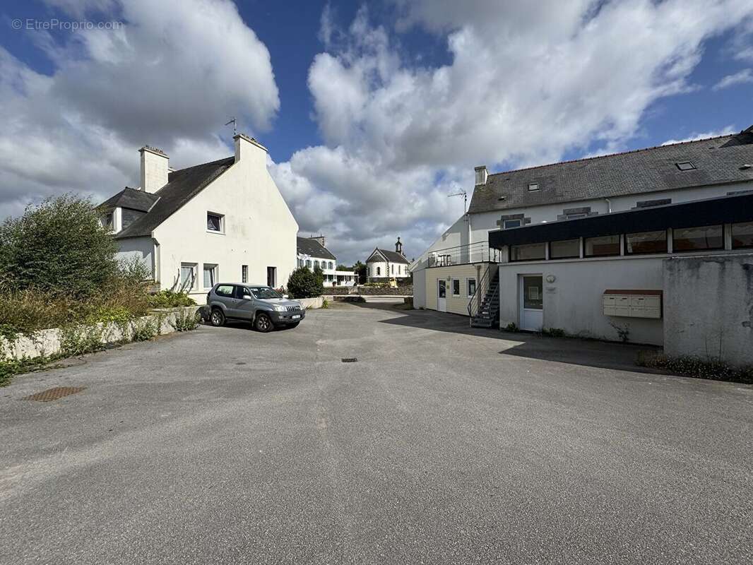 Commerce à PLOUMOGUER