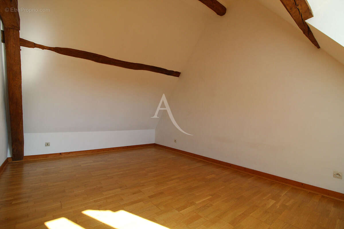 Maison à REIGNAC-SUR-INDRE