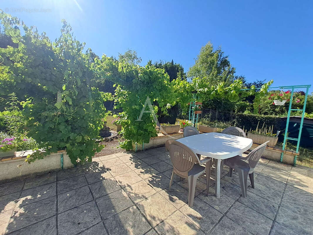 Maison à ORMOY-LA-RIVIERE