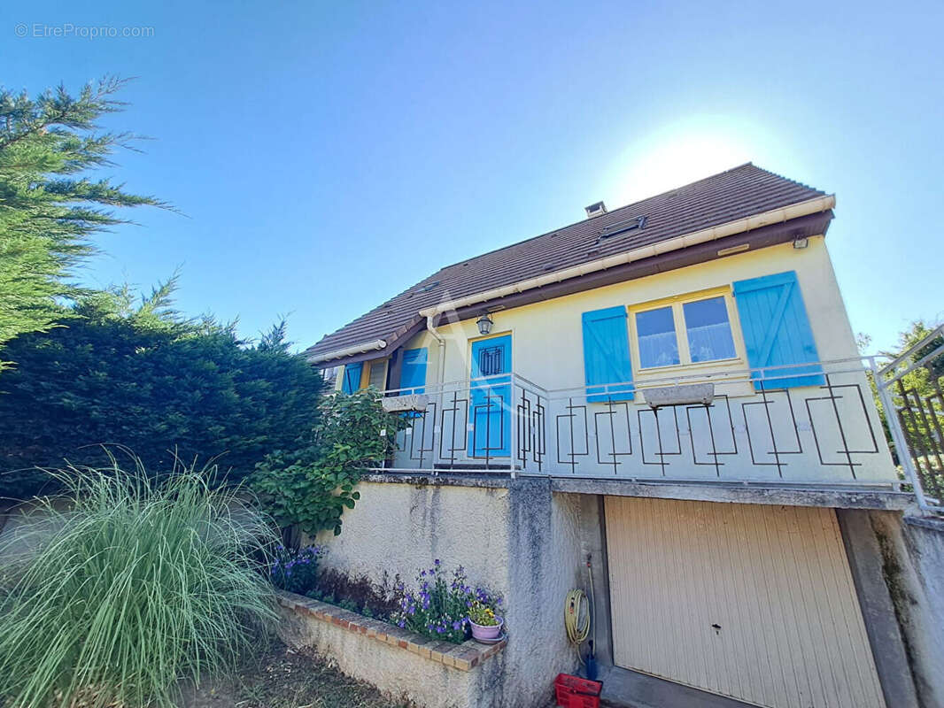 Maison à ORMOY-LA-RIVIERE