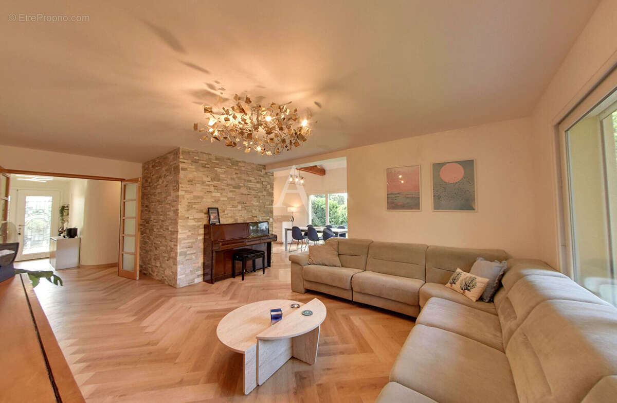 Maison à CHEVRY-COSSIGNY