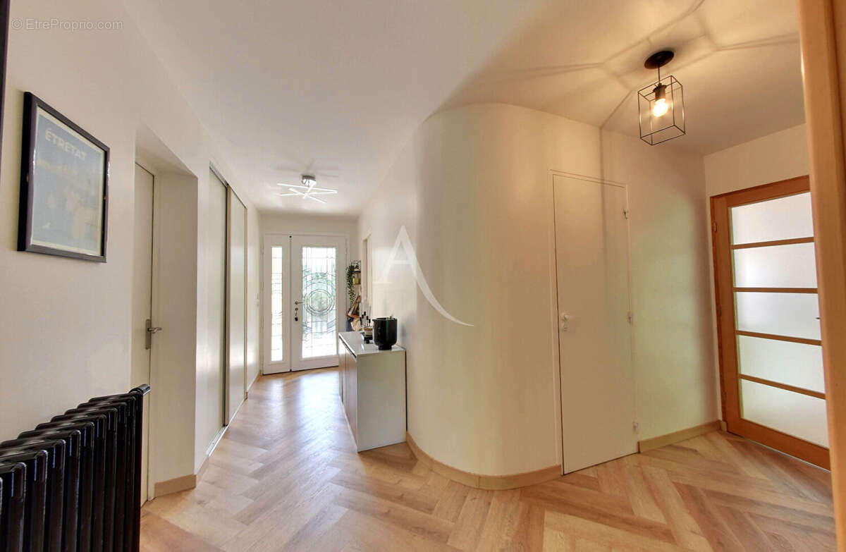 Maison à CHEVRY-COSSIGNY