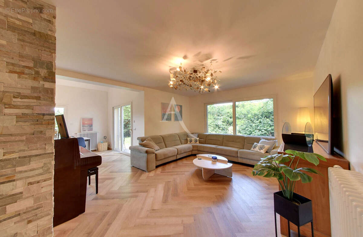 Maison à CHEVRY-COSSIGNY