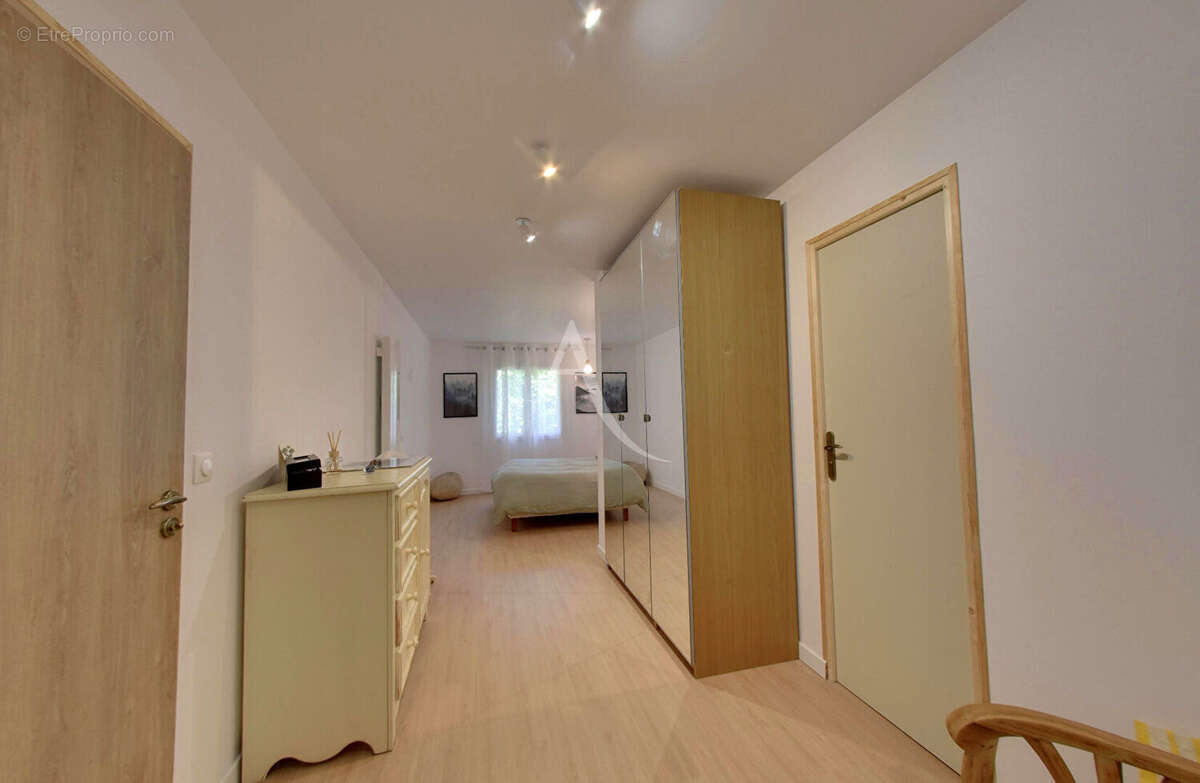 Maison à CHEVRY-COSSIGNY