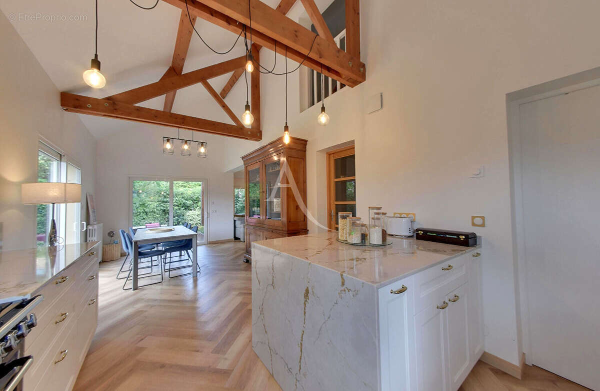 Maison à CHEVRY-COSSIGNY