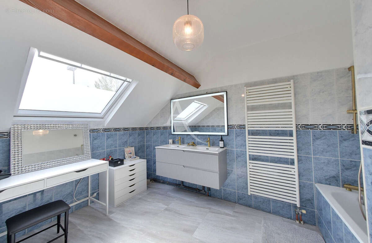 Maison à CHEVRY-COSSIGNY