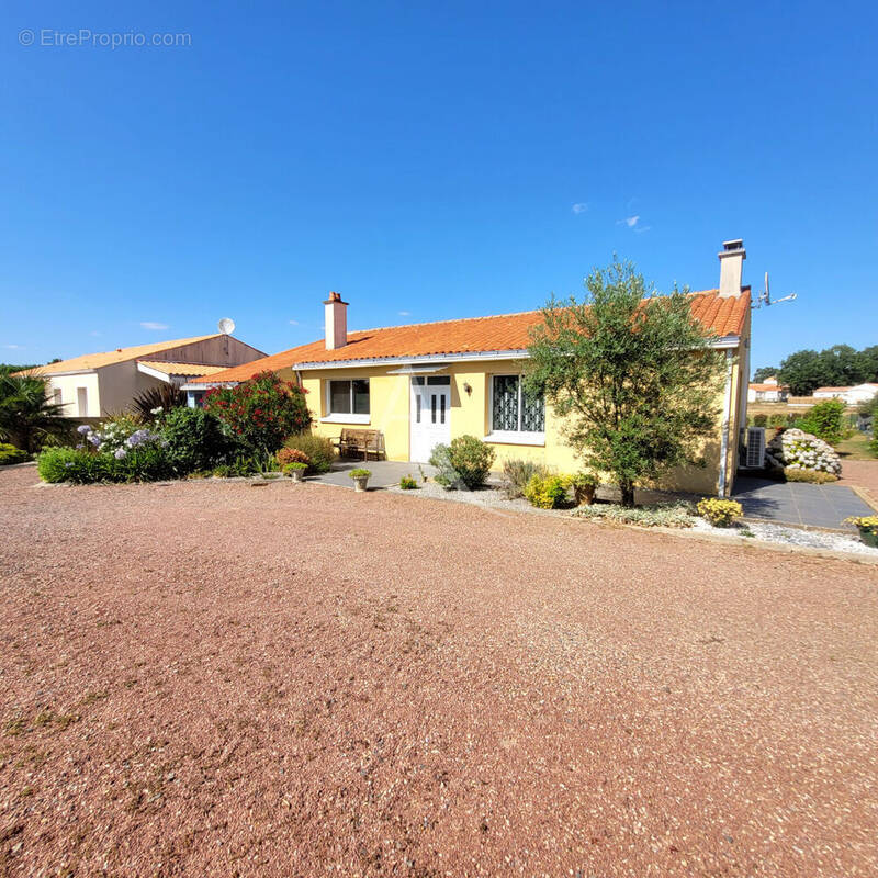 Maison à SAINT-AVAUGOURD-DES-LANDES