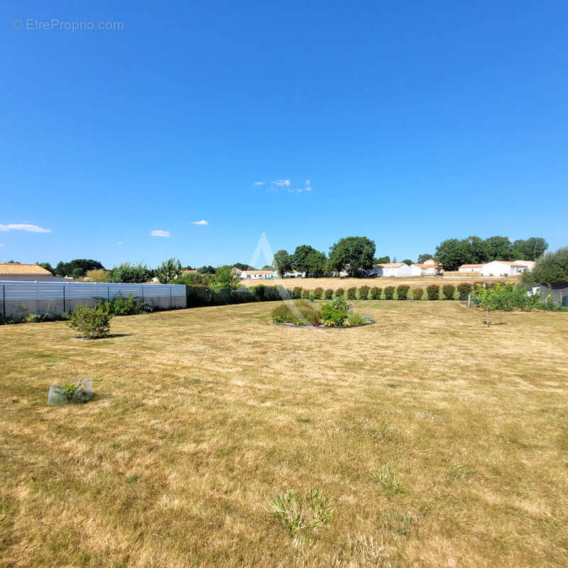 Maison à SAINT-AVAUGOURD-DES-LANDES