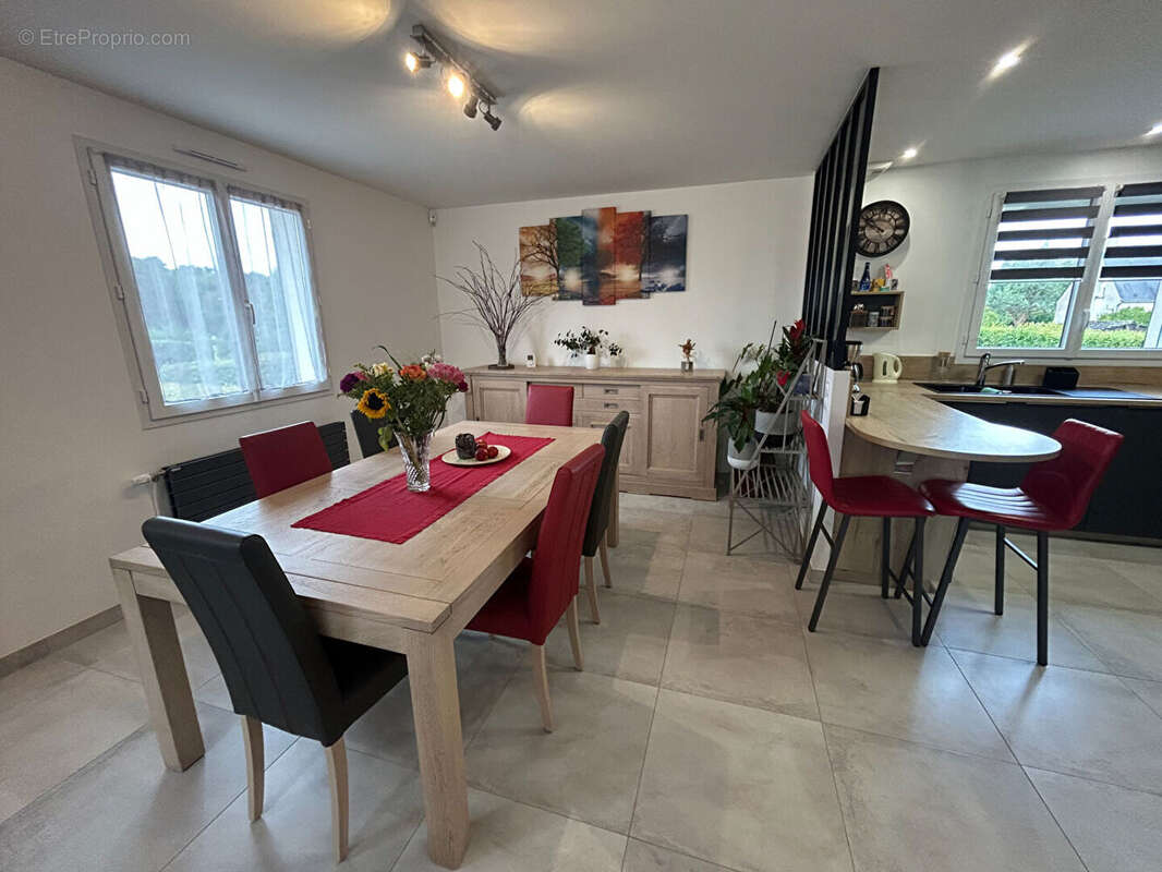 Maison à BECON-LES-GRANITS