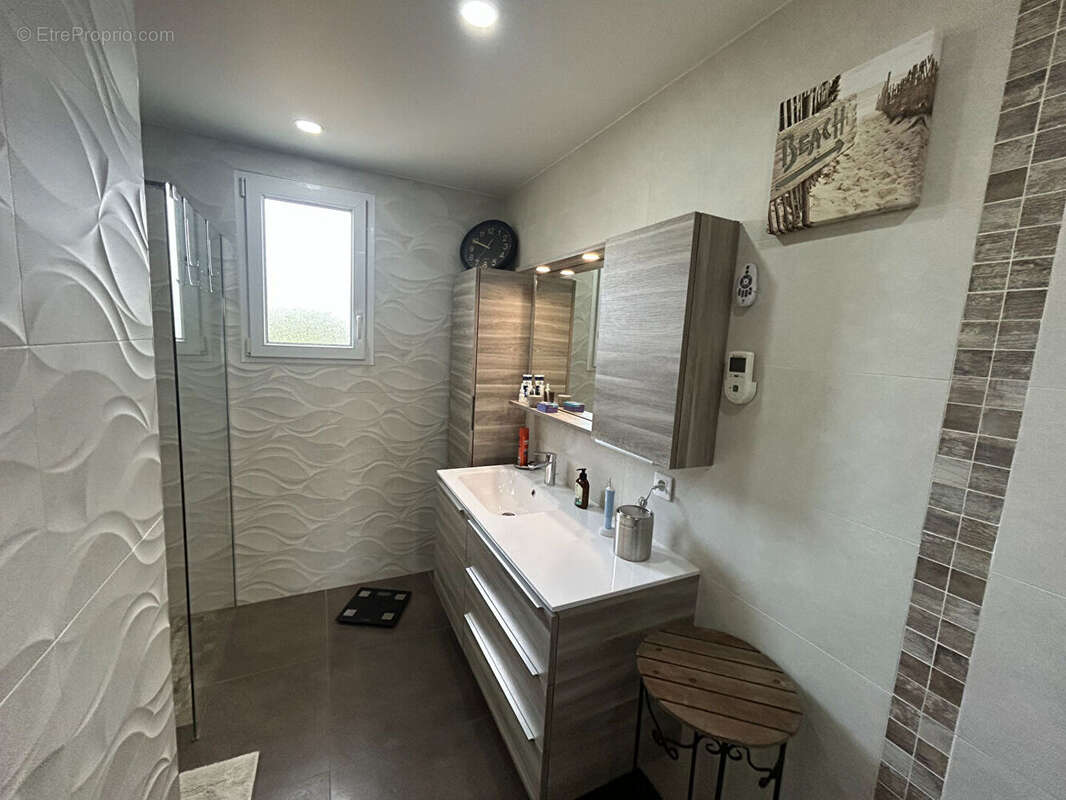 Maison à BECON-LES-GRANITS