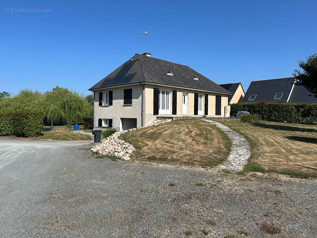 Maison à BECON-LES-GRANITS