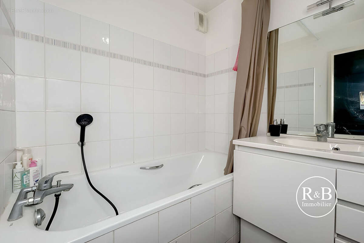 Appartement à LES CLAYES-SOUS-BOIS