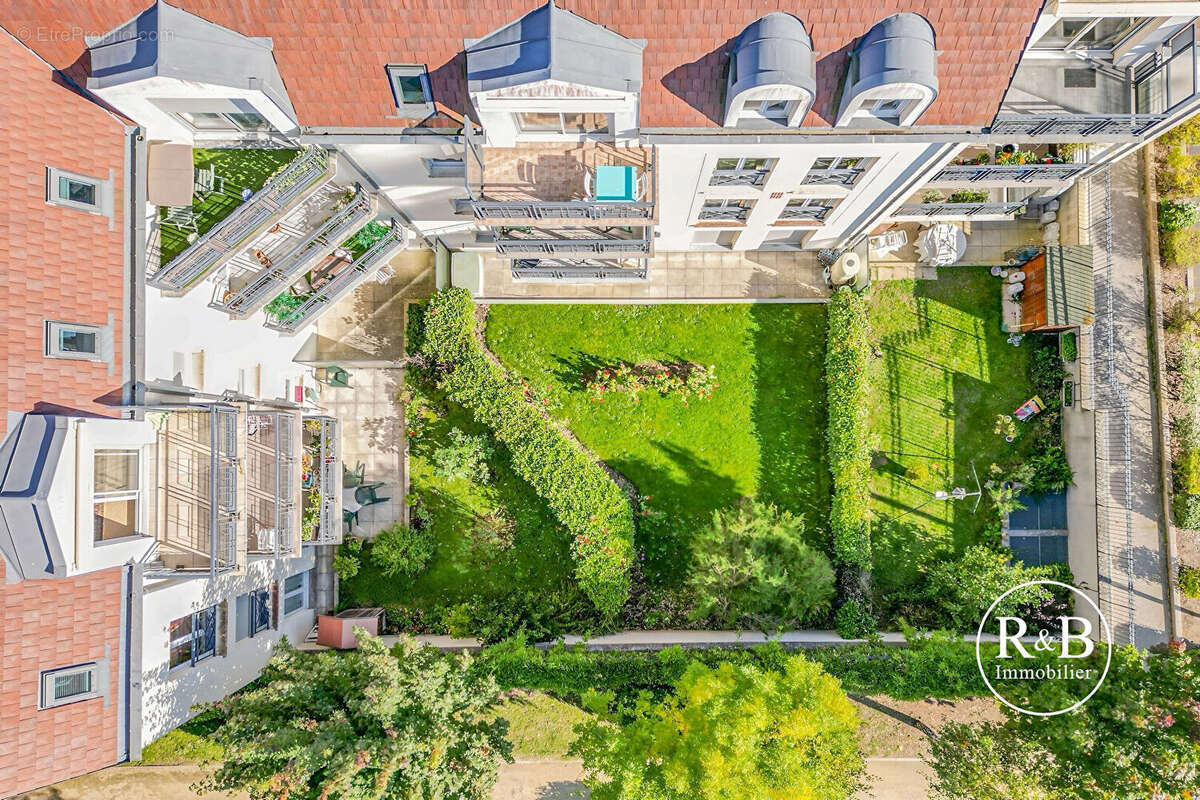 Appartement à LES CLAYES-SOUS-BOIS