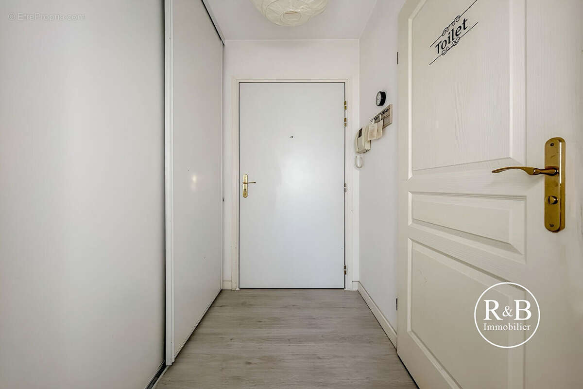 Appartement à LES CLAYES-SOUS-BOIS