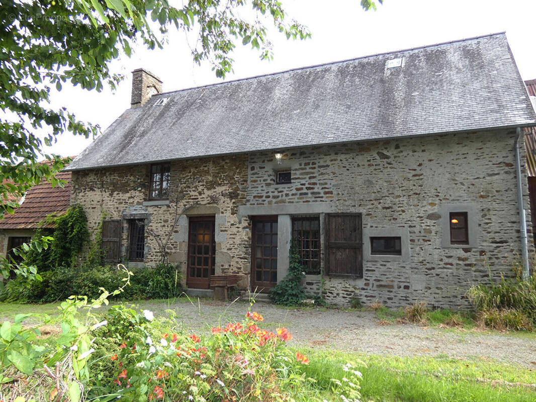 Maison à SAINT-HILAIRE-DU-HARCOUET