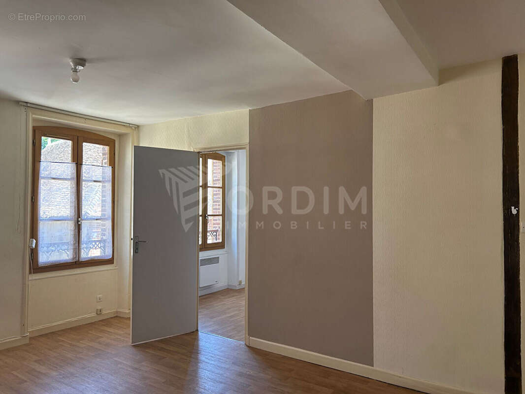 Appartement à TOUCY