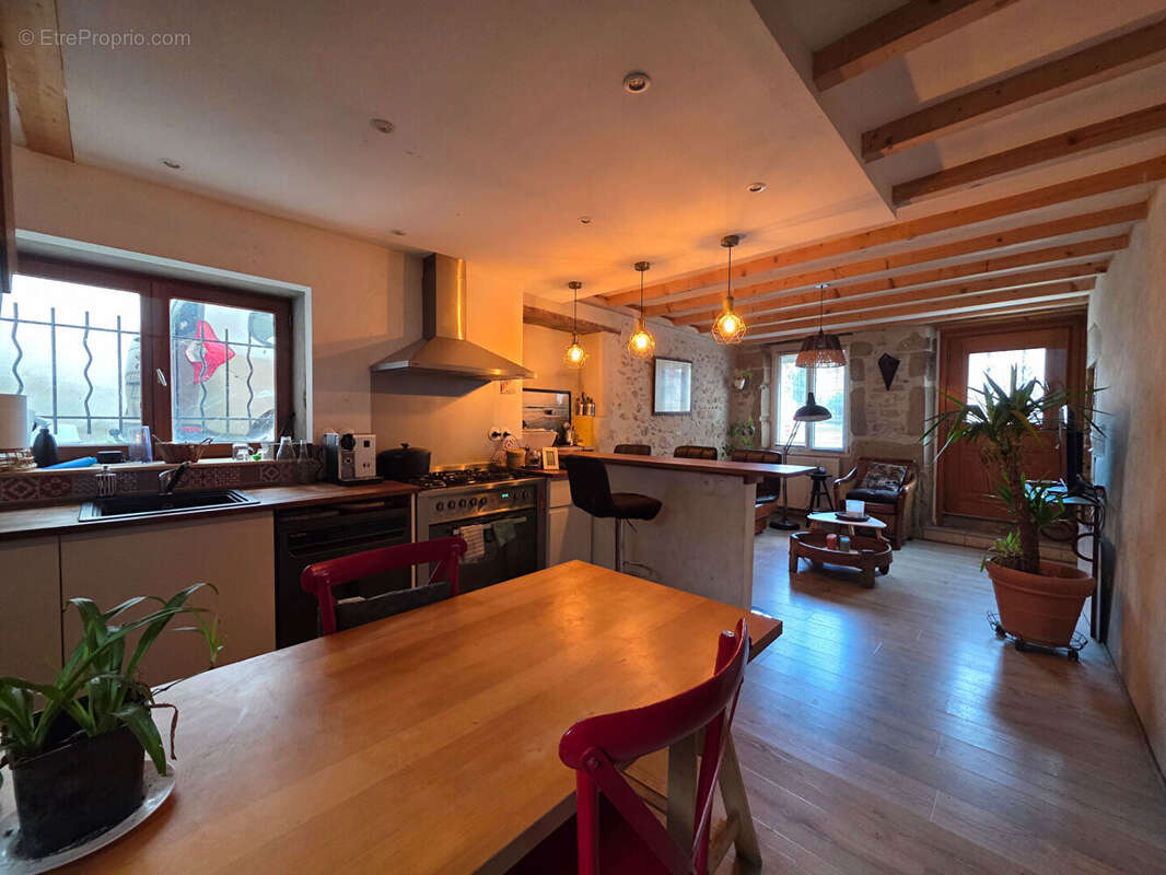 Maison à SAINT-GENIX-SUR-GUIERS