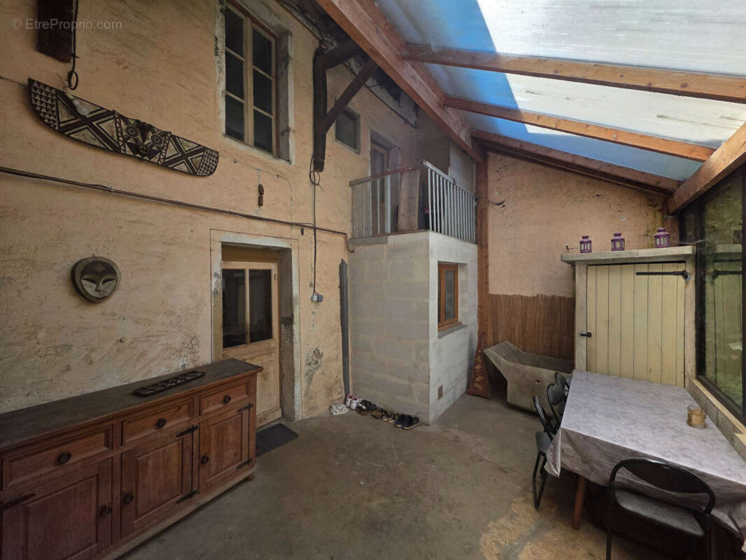 Maison à SAINT-GENIX-SUR-GUIERS