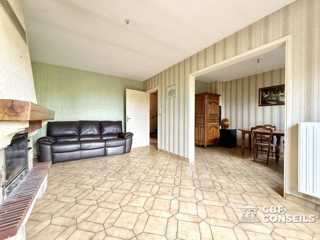 Maison à PERIGNAT-LES-SARLIEVE