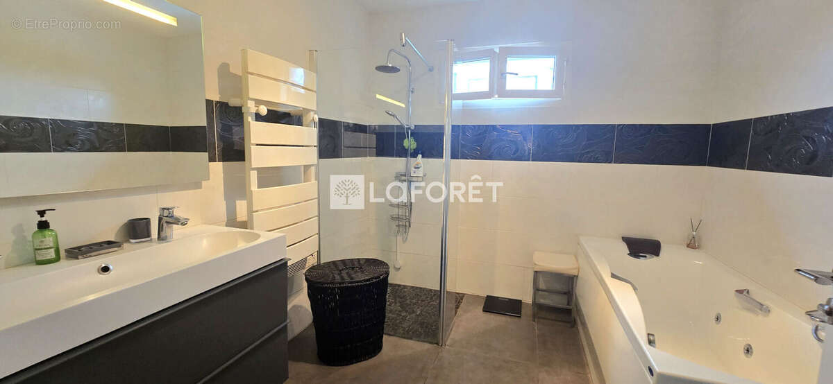 Maison à SAINT-GENIS-DES-FONTAINES