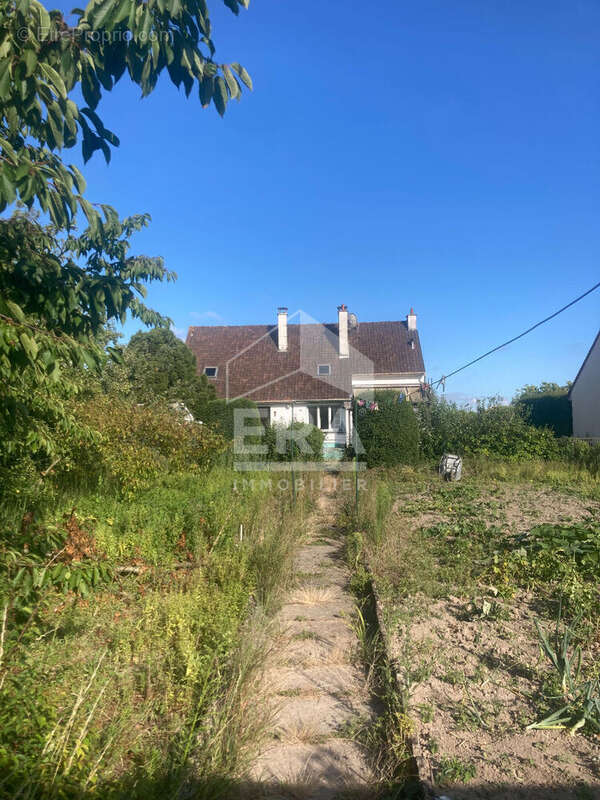 Maison à BEAURAINVILLE