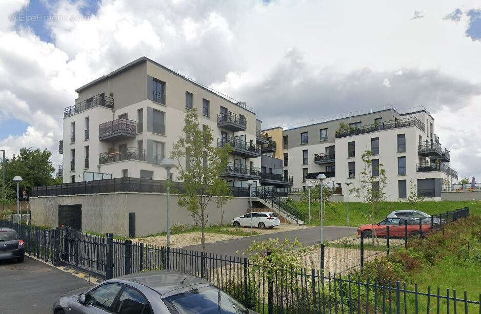 Parking à EPINAY-SUR-ORGE