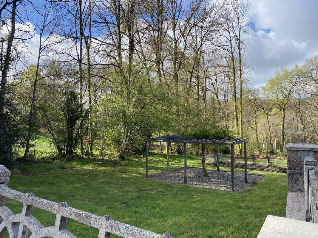 Maison à ROYERE-DE-VASSIVIERE