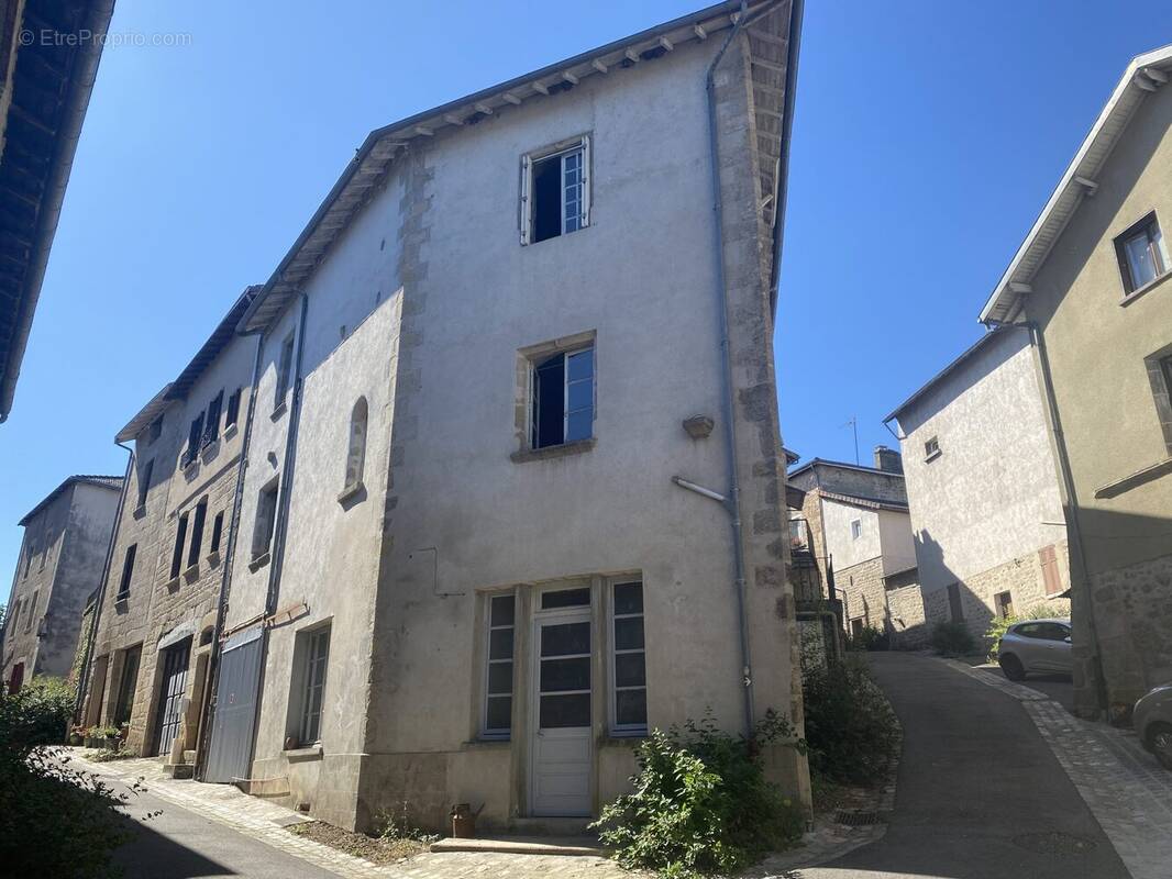Maison à EYMOUTIERS