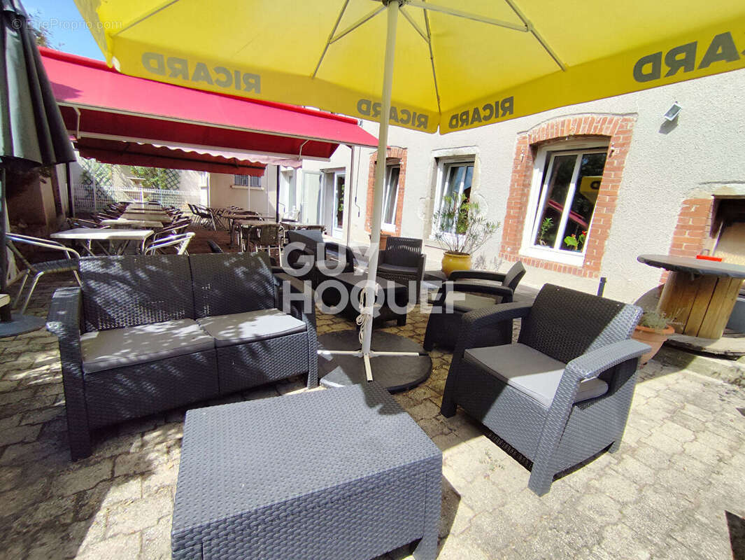 Commerce à MAGNEUX-HAUTE-RIVE