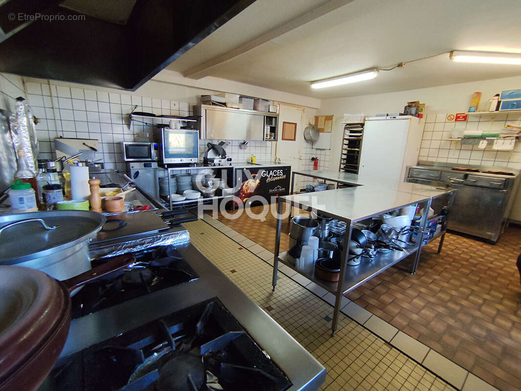 Commerce à MAGNEUX-HAUTE-RIVE