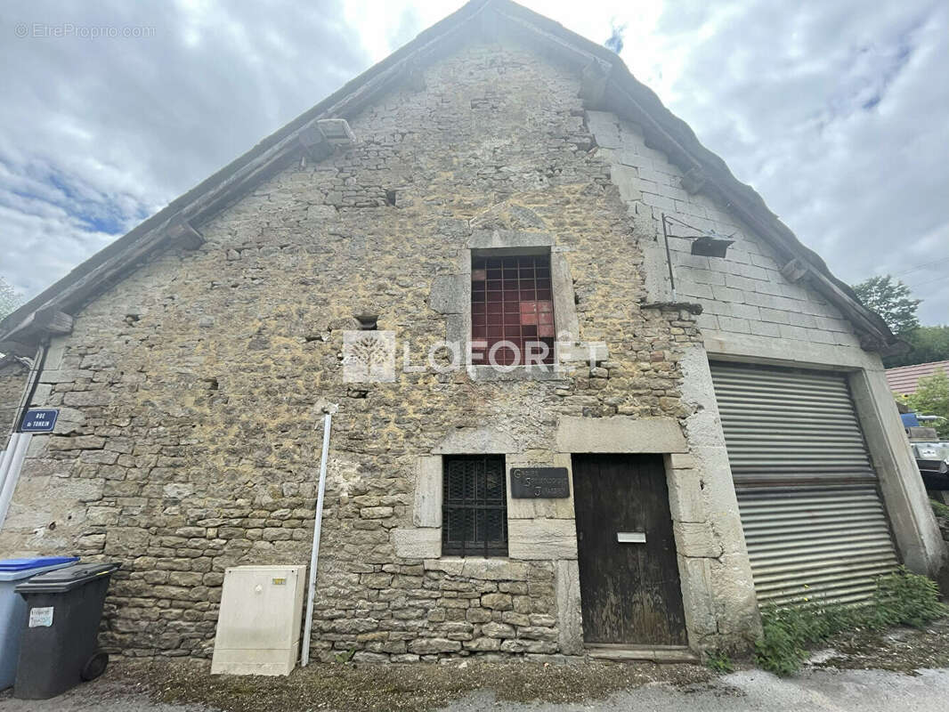 Maison à LONS-LE-SAUNIER