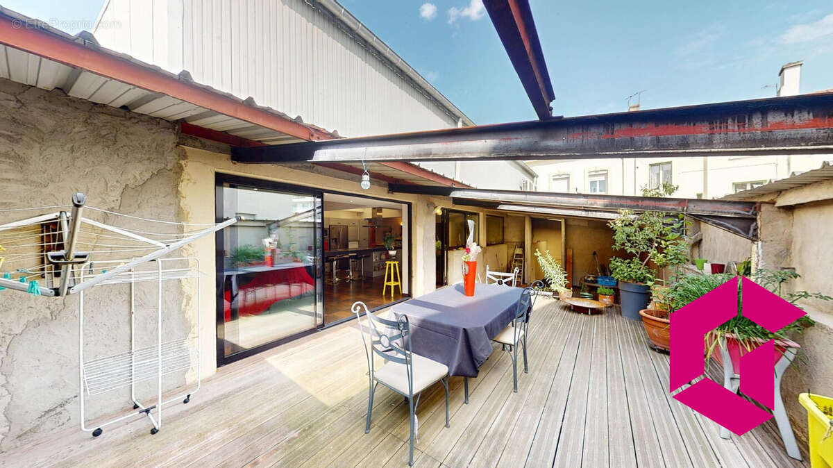 Appartement à LE CHAMBON-FEUGEROLLES