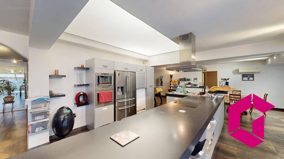 Appartement à LE CHAMBON-FEUGEROLLES