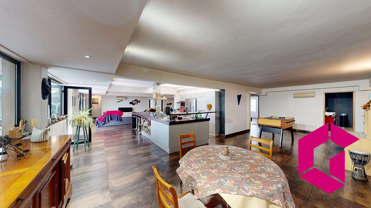 Appartement à LE CHAMBON-FEUGEROLLES