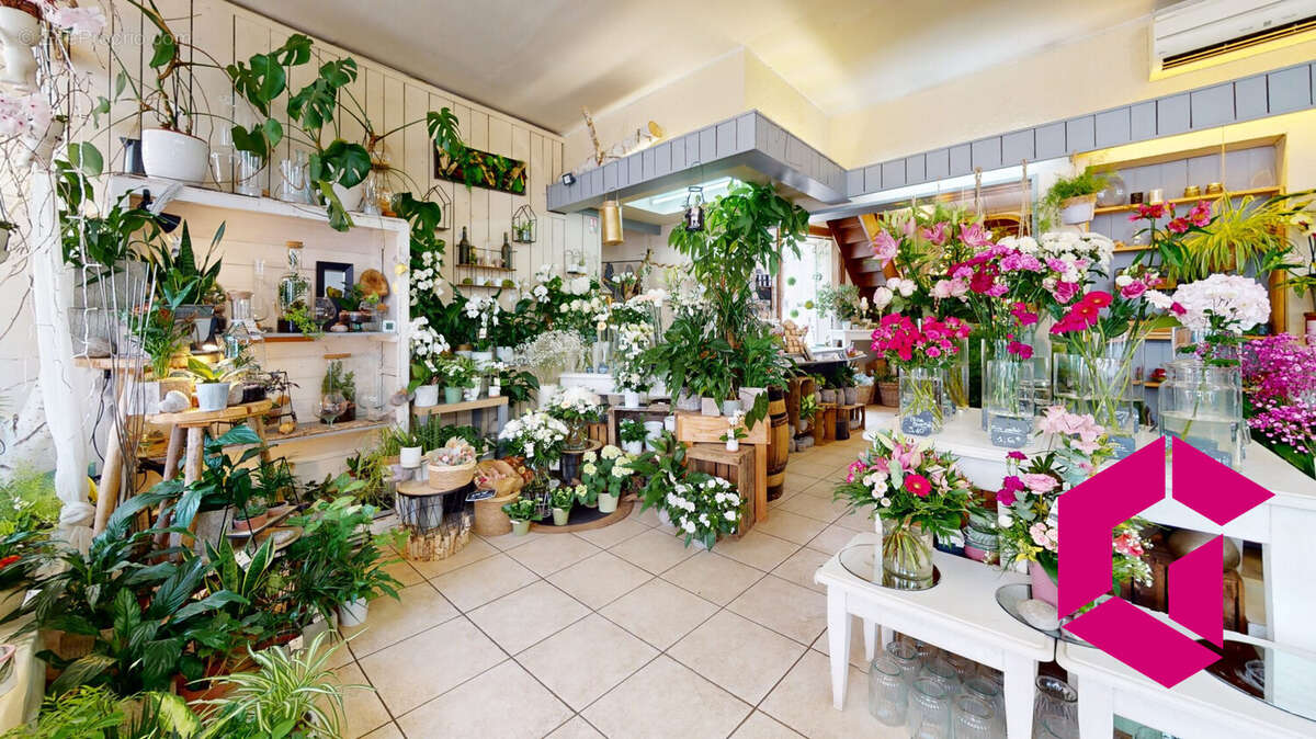 Commerce à SAINT-JUST-SAINT-RAMBERT