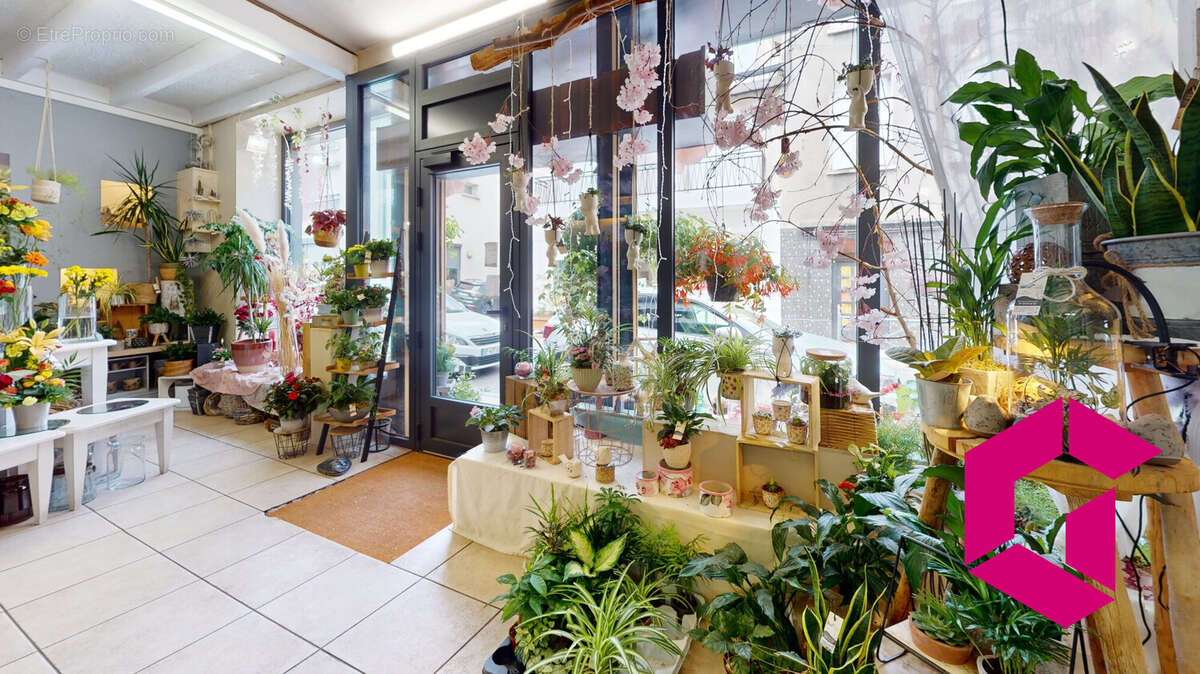 Commerce à SAINT-JUST-SAINT-RAMBERT