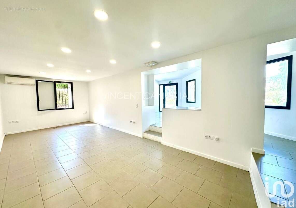 Photo 5 - Commerce à SANARY-SUR-MER