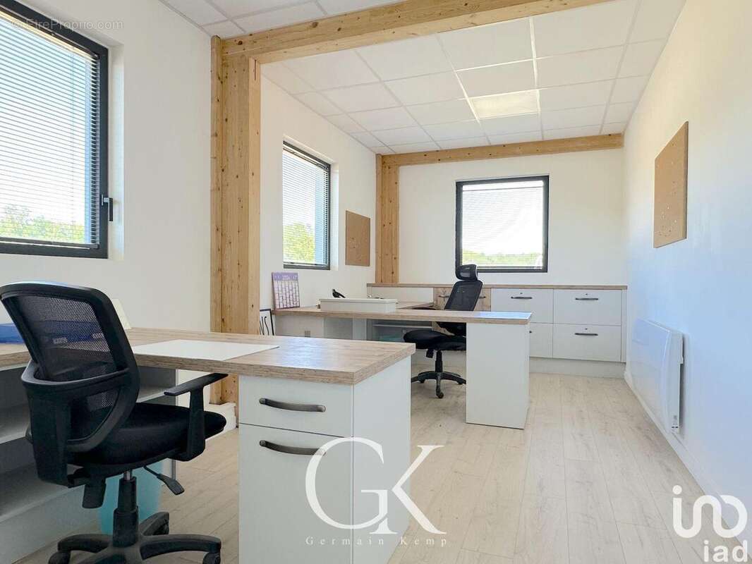 Photo 2 - Commerce à SAINT-CLAIR-DE-LA-TOUR