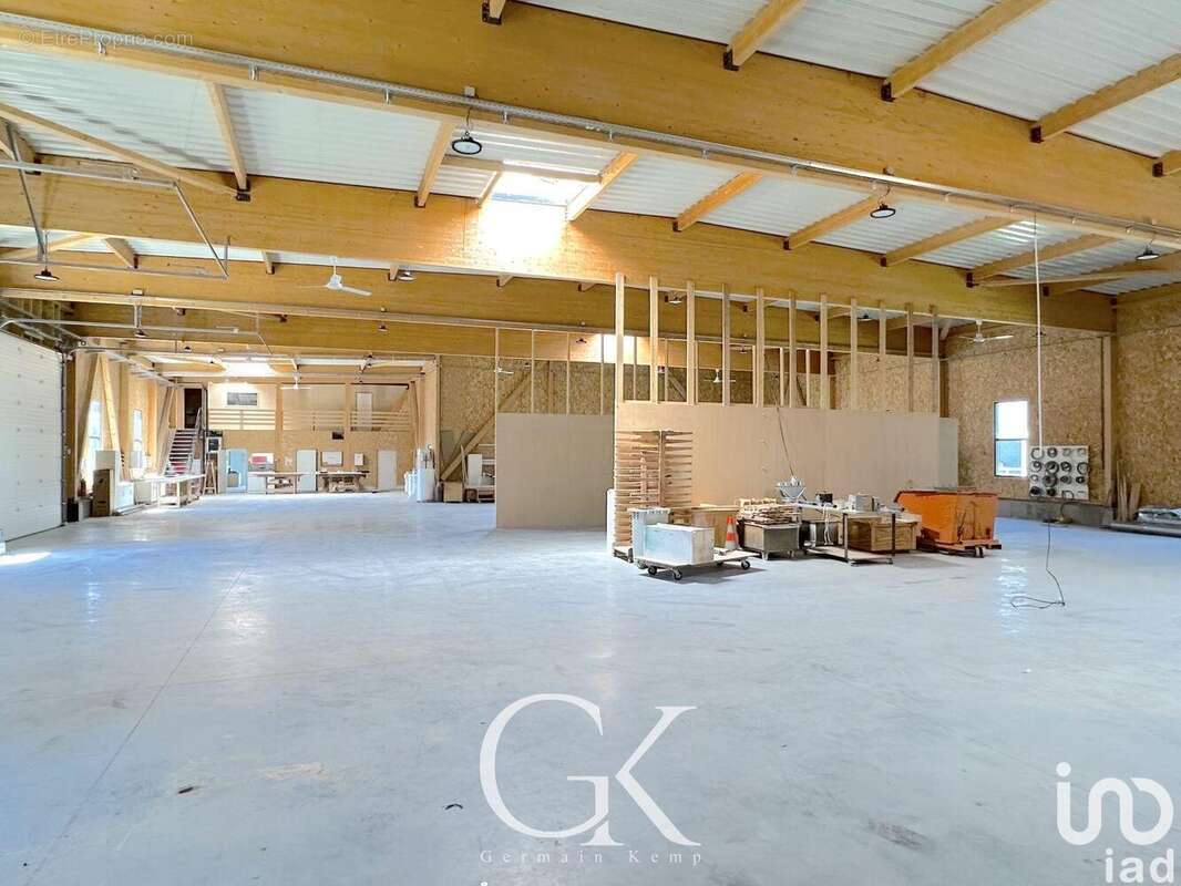 Photo 6 - Commerce à SAINT-CLAIR-DE-LA-TOUR