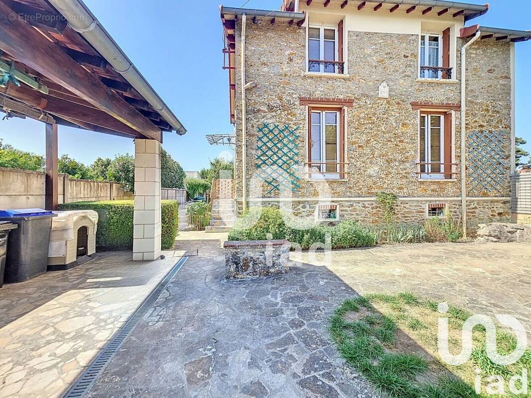 Photo 1 - Maison à GRETZ-ARMAINVILLIERS