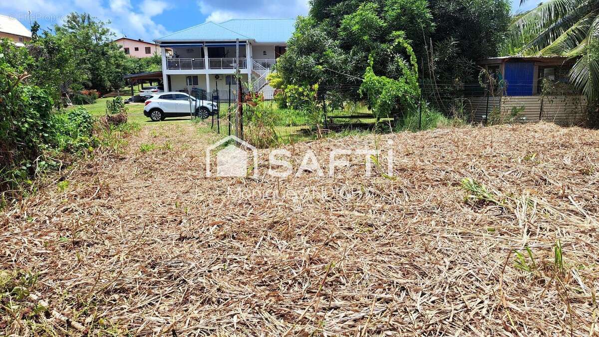 Photo 2 - Terrain à LE ROBERT