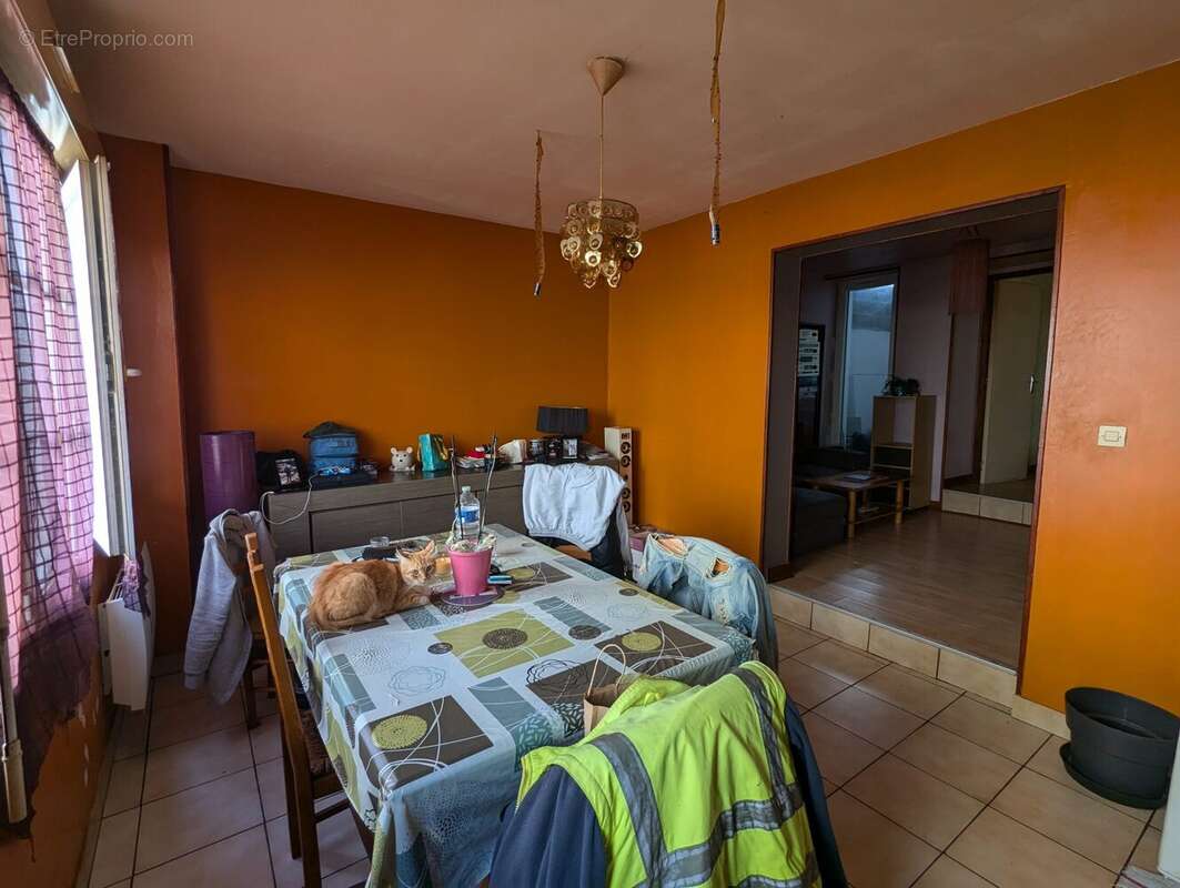 salle à manger T2 - Appartement à ISIGNY-SUR-MER