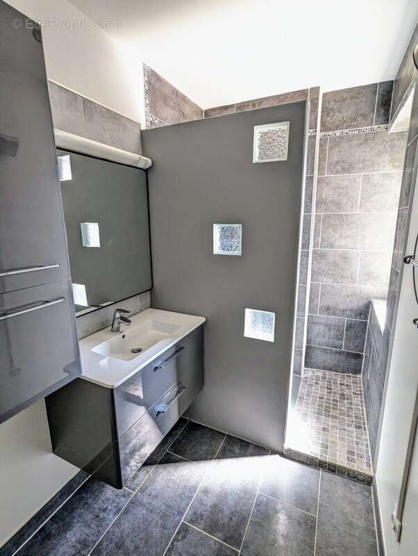 salle d&#039;eau T4 - Appartement à ISIGNY-SUR-MER