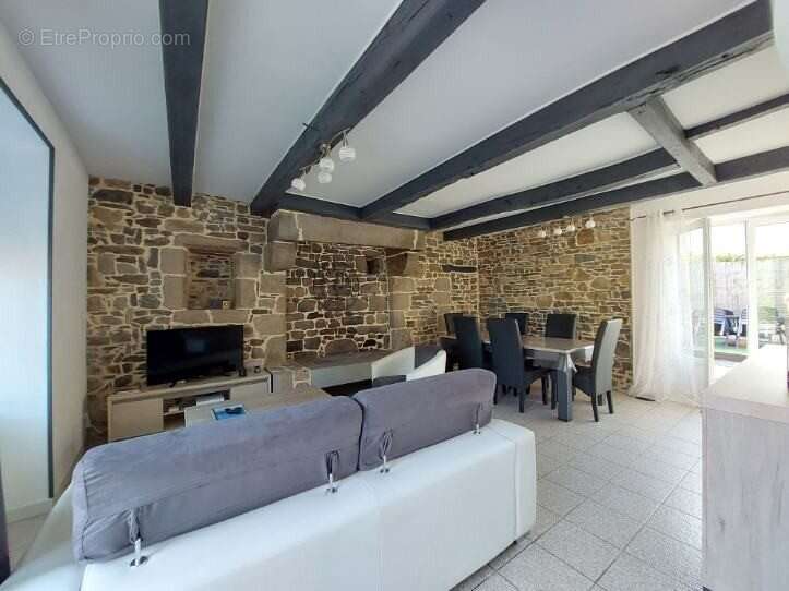 Maison à JULLOUVILLE