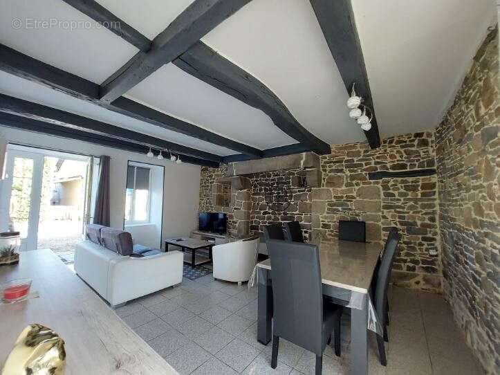 Maison à JULLOUVILLE