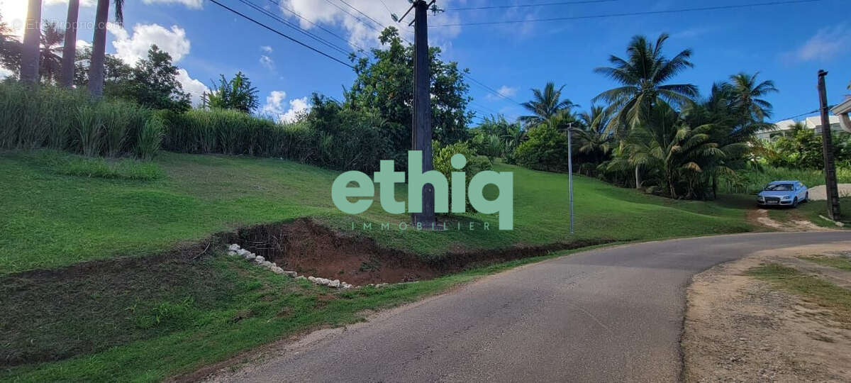 Terrain à PETIT-BOURG